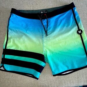 Hurley Men’s Phantom Naturals Tailgate Boardshort 18”, size 36, Blue & green